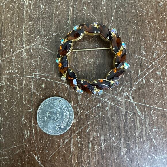 Vintage Gold Tone Brown White AB Crystal Rhinestone Circle Wreath Brooch Pin - Picture 2 of 5